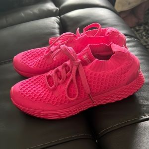 Like new no bull women’s running sneakers